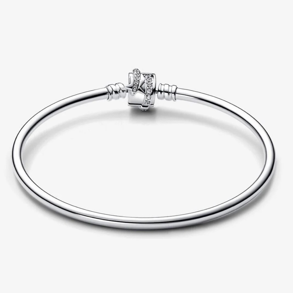 Pandora Moments limited edition Shooting Star 💫 Bangle Charm Bracelet in silver